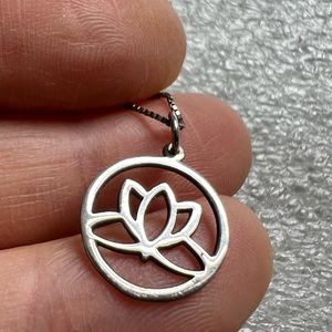925 Sterling Silver Lotus Flower Pendant Necklace 2.3g